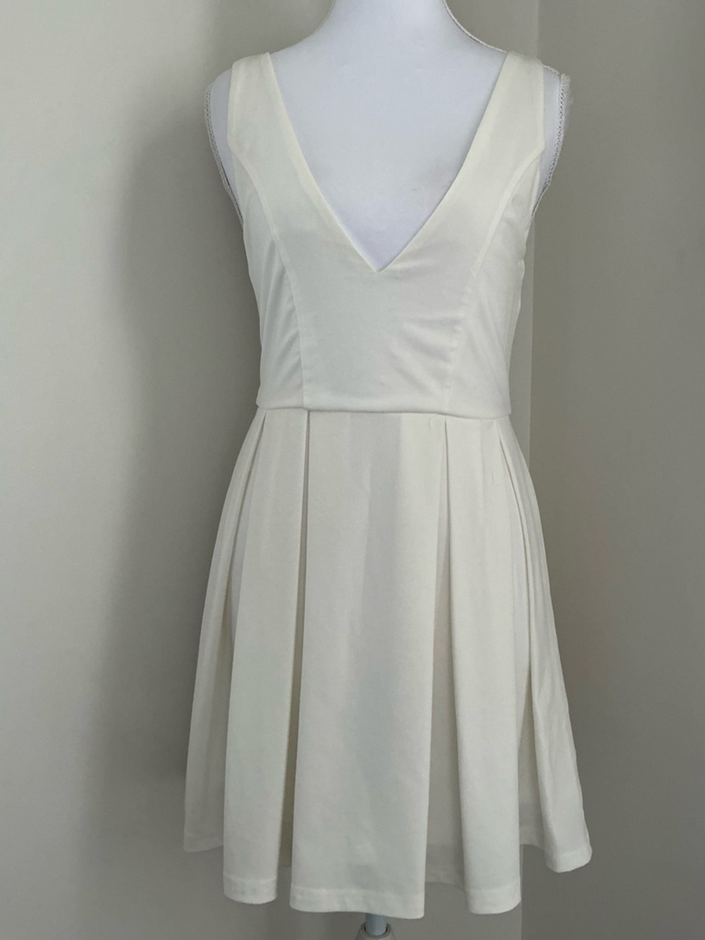 Tobi Cream V-Neck Sleeveless Skater Dress